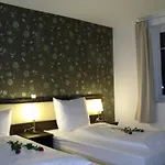 מלון Cityhotel Garni