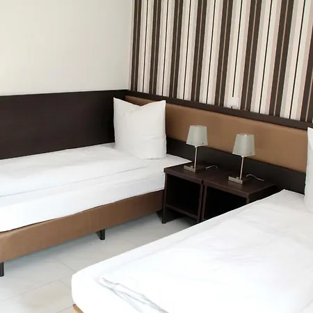 Отель Cityhotel Garni 3*