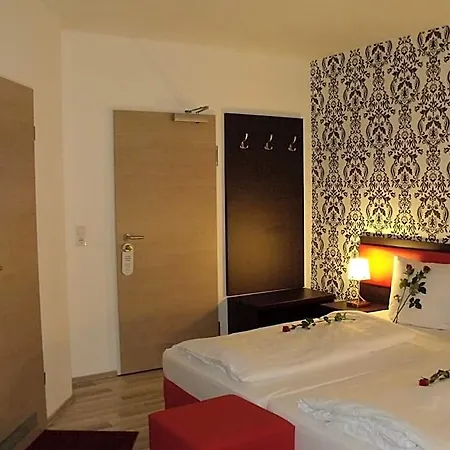 Cityhotel Garni Отель Ален