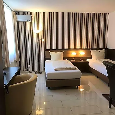Отель Cityhotel Garni 3*