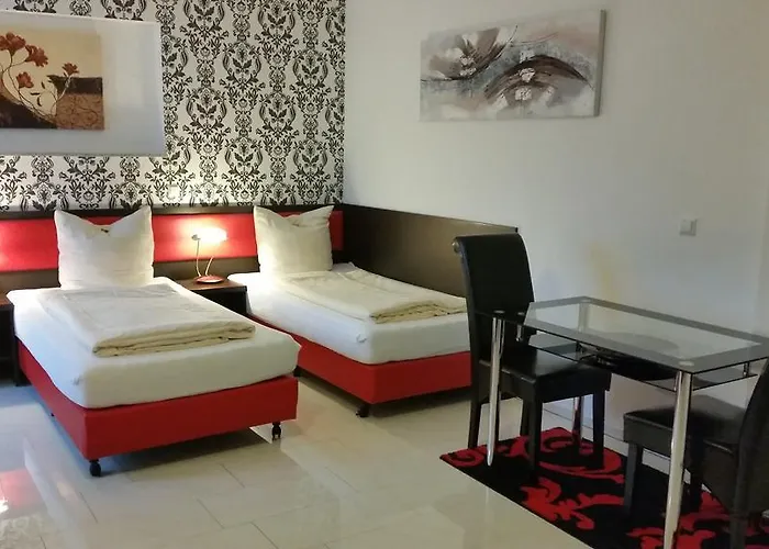 מלון Cityhotel Garni 3*